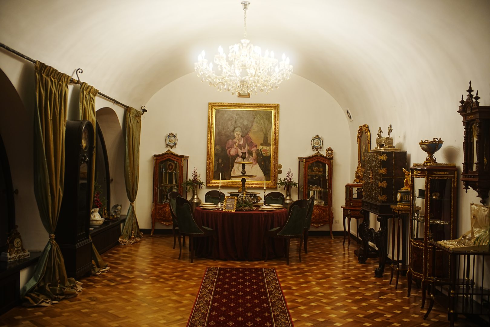 Art. History. Experience. – Descoperă camera secretă a poker room-ului privat din București